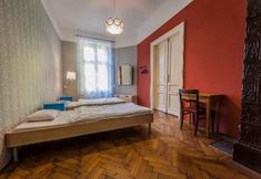 Others 7 Travellers Inn Hostel