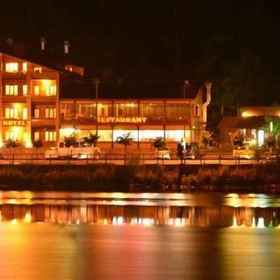 Doğa Motel 1, โรงแรม & ที่พัก Caykara Ilcesi