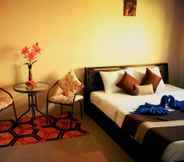 Kamar Tidur 6 Tropical Sands Guesthouse