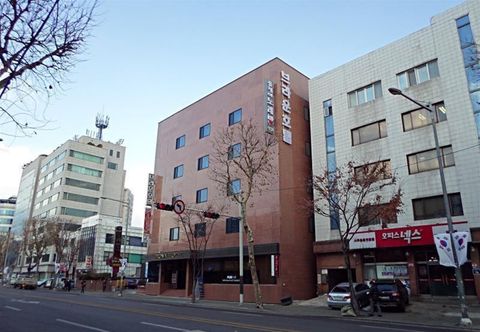 Exterior Brown Tourism Hotel