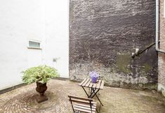 Others 5 Old Masters Apartment