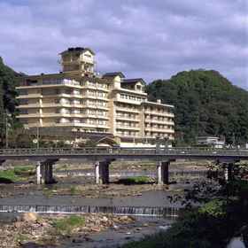 Izanro Iwasaki 1, Hotel Stasiun Tomari