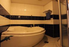 In-room Bathroom 7 S Hotel Suwon