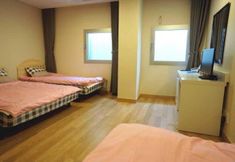 Bedroom 3 Click Hotel Myeongdong