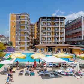 Clover Magic Park Beach Alanya1 , 飯店科纳克利钟楼广场