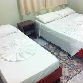 โรงแรมพรีเมียร์ 1, โรงแรม & ที่พัก มัสยิดโอมาร์ อิบนุล ค็อฏฏอบ