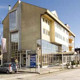 New Sanatron 1, 酒店 博桑斯卡格拉迪什卡