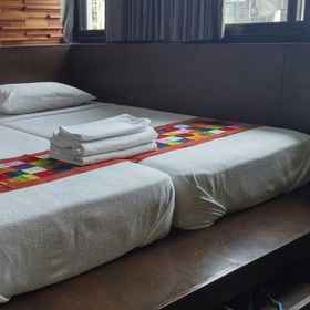 At One Inn1 , 飯店วัดจักรวรรดิราชาวาสวรมหาวิหาร (วัดสามปลื้ม)