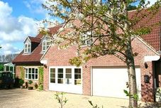 อื่นๆ Bridge Cottage