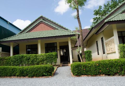 Bangunan Jungle Village Bungalows