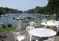 Others 6 Antons On The Lake