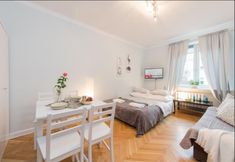 Others 5 P&O Plac Bankowy 4