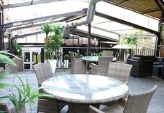 其他 3 The Globe And Crown