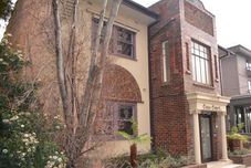 Others Como Court By Crest