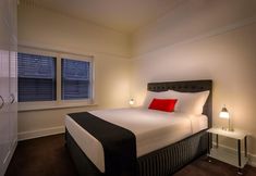 Others 4 Como Court By Crest