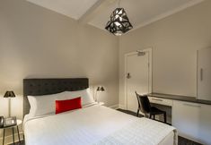 Others 6 Como Court By Crest