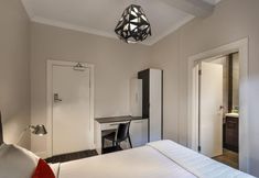 Others 7 Como Court By Crest