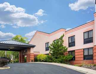 อื่นๆ 2 Quality Inn & Suites Martinsburg