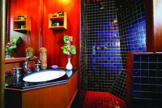 ห้องน้ำภายในห้อง 4 Anantara Cruise