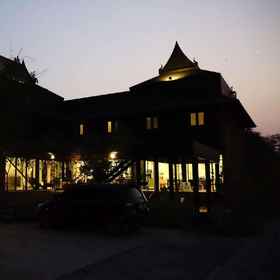 シルパ・パー プラナコンシーアユタヤ 1, バン・コーホテル