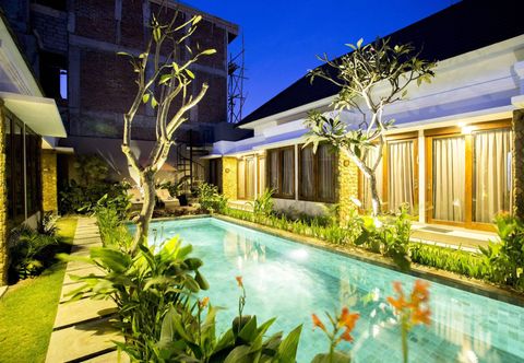 สระว่ายน้ำ The Light Bali Villa