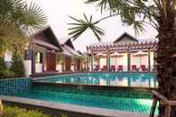 Kolam Renang Long Beach Luxury Villas