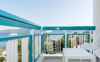 Others 4 Tropical Beach Hotel