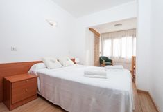 อื่นๆ 5 Bells Llevant