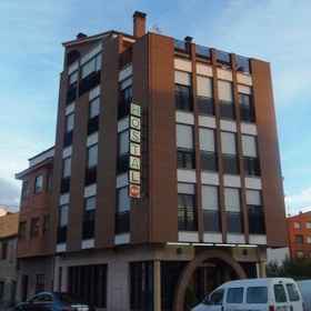 호스텔 스톱 1, 미겔라녜스 호텔