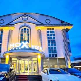 Onis Hotel Wellness & Spa 1, 酒店 萨卡里亚大学