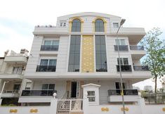 Others 2 Royal Loft Suit