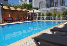 Others 3 Royal Loft Suit