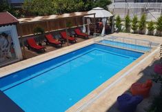 Others 4 Royal Loft Suit