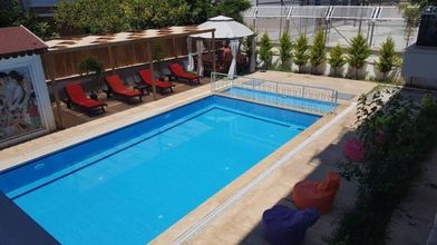 Others 4 Royal Loft Suit