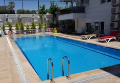 Others 5 Royal Loft Suit