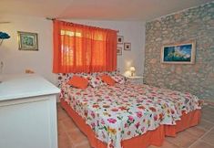 Others 7 Roura - Six Bedroom