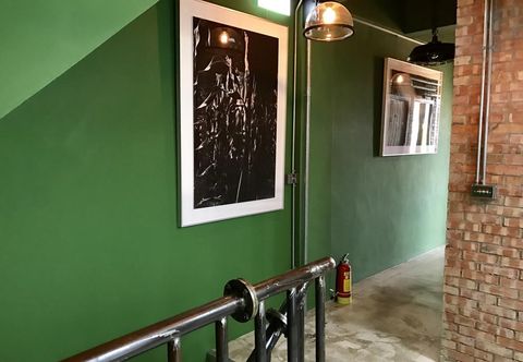 Lain-lain Travel Charger Hostel