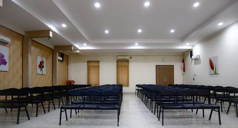 Others 2 Grand Hotel