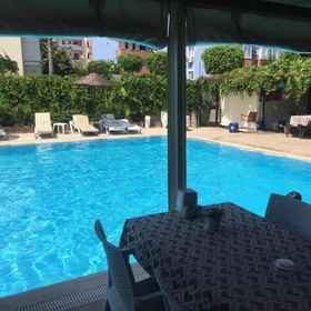 リオン アカルス アパート ホテル 1, Alara Bazaarホテル