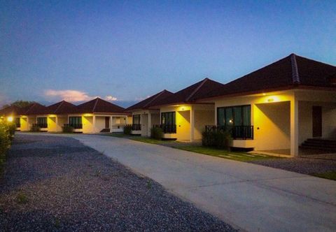 Exterior Saranrom Resort