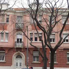 Whatever Art B&B1 , 飯店里斯本大学