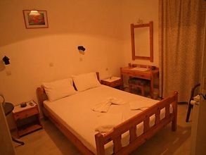 Others 4 Studio Manousos