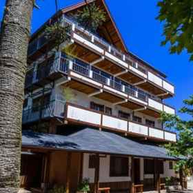 Griffin Phillips Boutique 1, Hotel Cadij Shopping Center