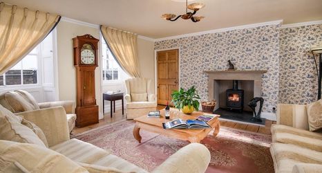 Others 2 The Walls Bed and Breakfast