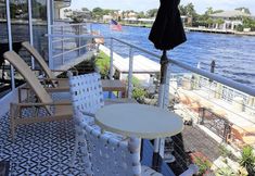 อื่นๆ 5 Manhattan Tower Apartment Hotel