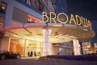 ภายนอกอาคาร Broadway Hotel