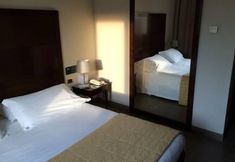 Others 3 Hotel Motel Ascot