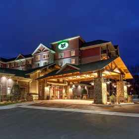 Black Fox Lodge Pigeon Forge, Tapestry Collection By Hilton 1, โรงแรม & ที่พัก The Island in Pigeon Forge