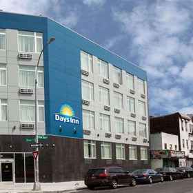 布魯克林王冠高地溫德姆戴斯飯店1 , 飯店Aqueduct–North Conduit Avenue