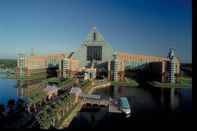 Swimming Pool Walt Disney World Swan And Dolphin Resort